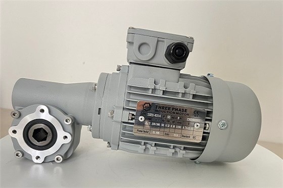 一款鋰電池輸送線專用的減速機(jī) SJXRV040六方孔蝸輪蝸桿減速機(jī) (2).jpg