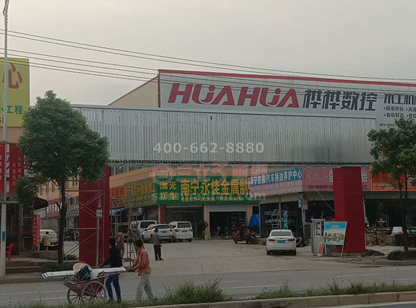 廣西南寧興寧龍門架三面翻批發(fā)市場廣告牌案例圖片