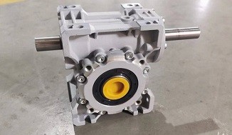 艾思捷廠家告訴您為什么要選擇雙輸入蝸輪蝸桿減速機(jī)？